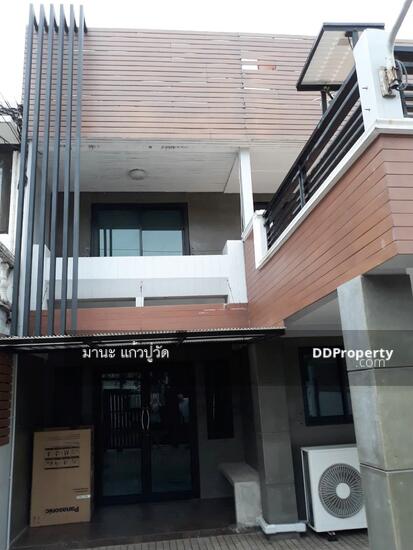 ให้เช่า ทาวน์เฮ้าส์2ชั้น  33ตรว.ตกแต่งสวยสไตล์โมเดิร์น  ถ.ลาดพร้าว ตรงข้ามสน.โชคชัย4 ให้เช่า25,000/เดือน